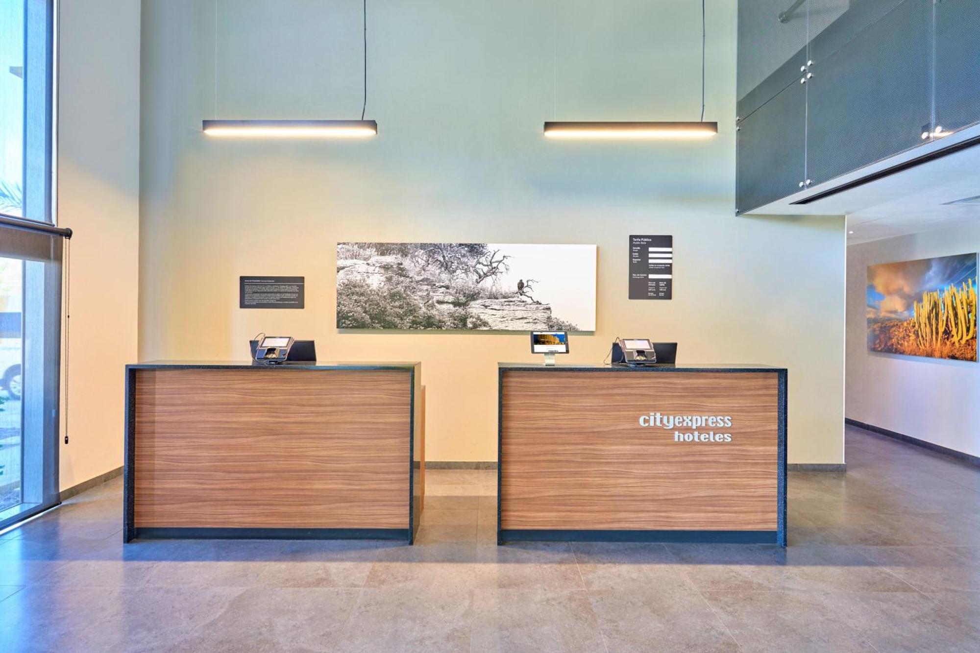 City Express By Marriott Comitan Exteriör bild